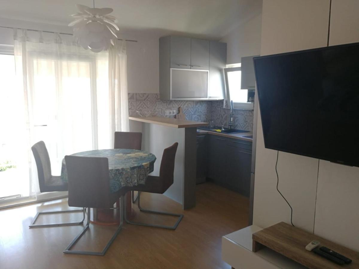 Apartmani Nea Biograd Na Moru Eksteriør bilde