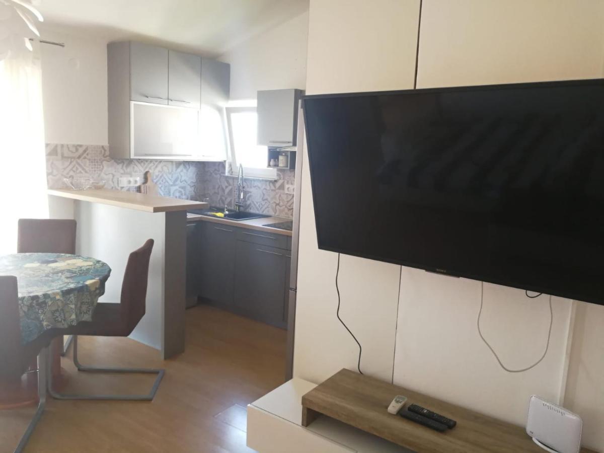 Apartmani Nea Biograd Na Moru Eksteriør bilde